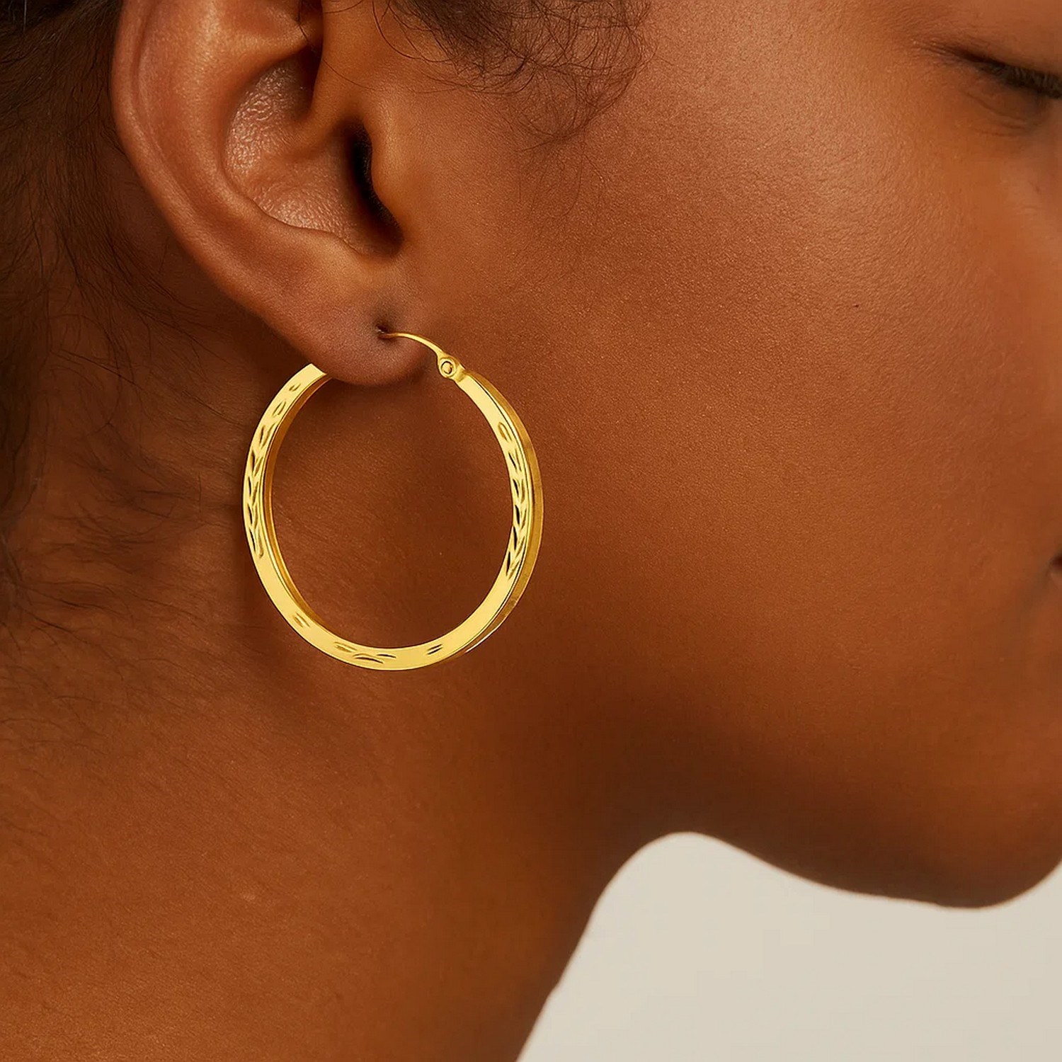 14k Yellow Gold Diamond Cut Hoop Earrings(2x35mm) - Image 2